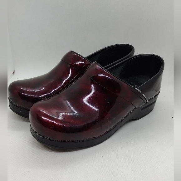 Dansko Shoes - Dansko Slip On Professional Nurse/Medical Mules Clogs Women's 39 Burgundy Work